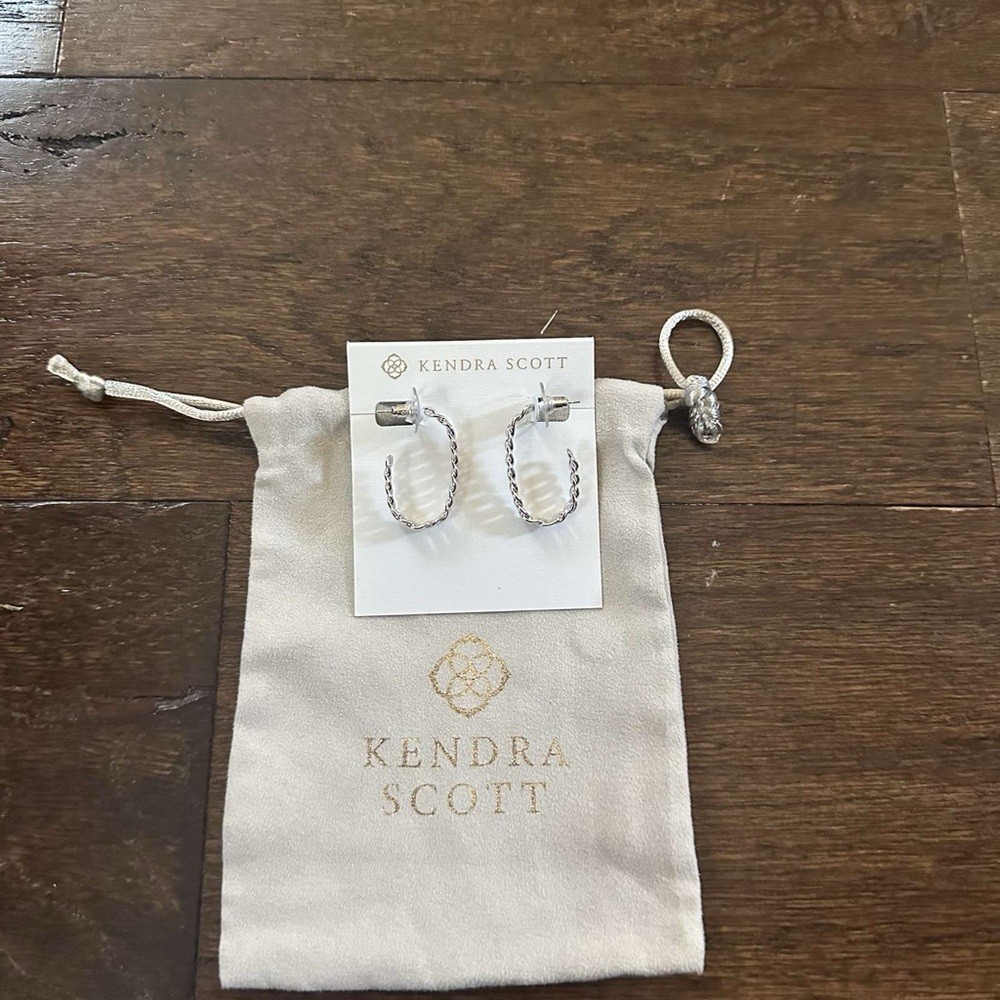 KENDRA SCOTT Grier Rhodium Chain Hoop Earrings-Silver-Brwnd New - Picture 11 of 13